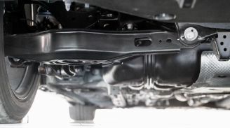 Dlaczego samochody luksusowe preferują „solidne wahacze ze stopu aluminium”?